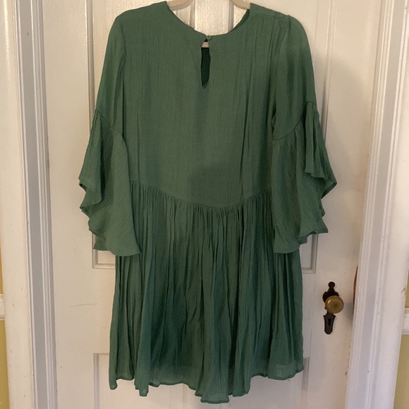 Boho flowy pale green embroidered dress. Never worn. Excellent condition. Sz Lg - Picture 4 of 6